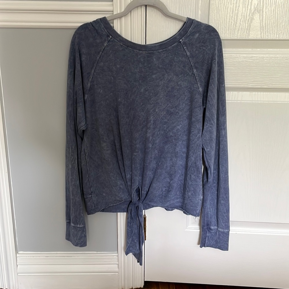 Ruby and Jenna blue long sleeves top in a large